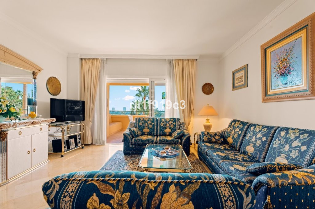 3 bedroom Apartments for sale in Elviria – R5186620