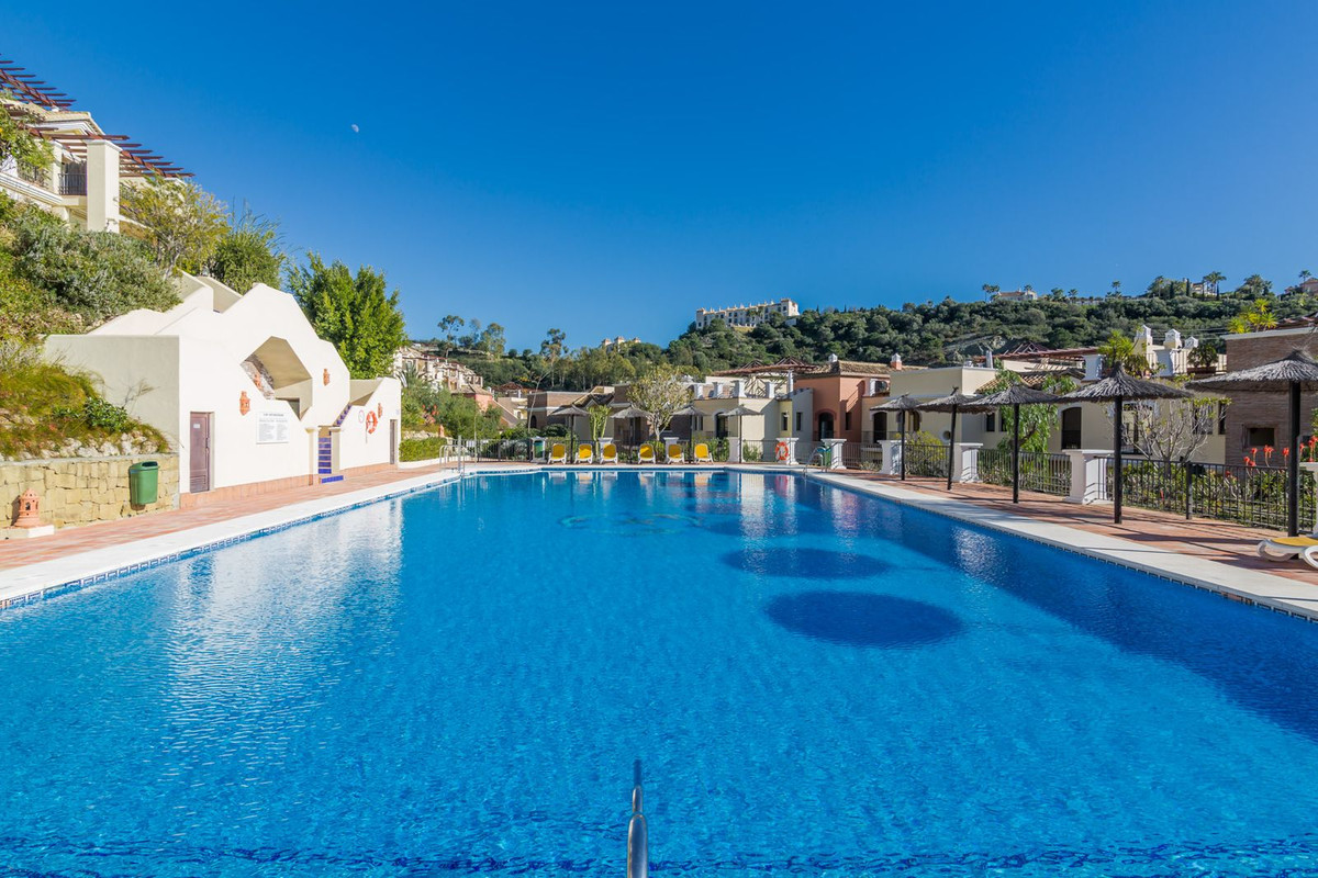 3 bedroom Apartments for sale in Los Arqueros – R5186860
