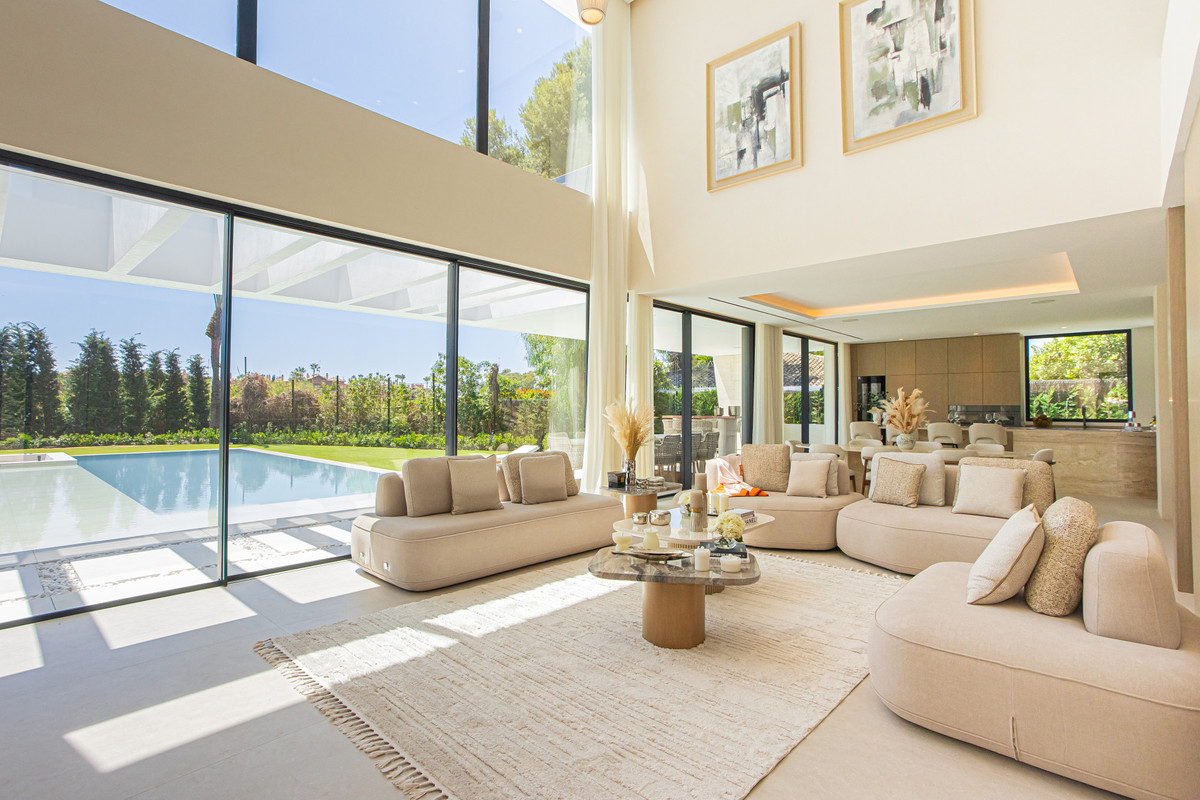 6 bedroom Villas for sale in Los Monteros – R5182747