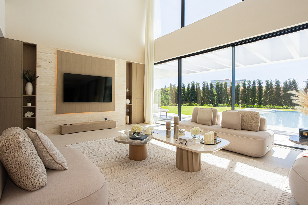 6 bedroom Villas for sale in Los Monteros – R5182747