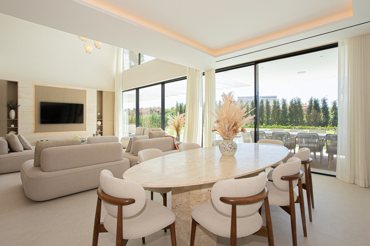6 bedroom Villas for sale in Los Monteros – R5182747