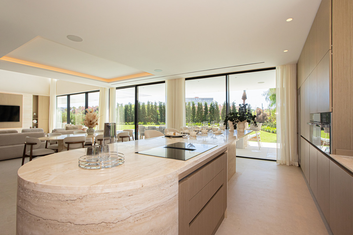 6 bedroom Villas for sale in Los Monteros – R5182747