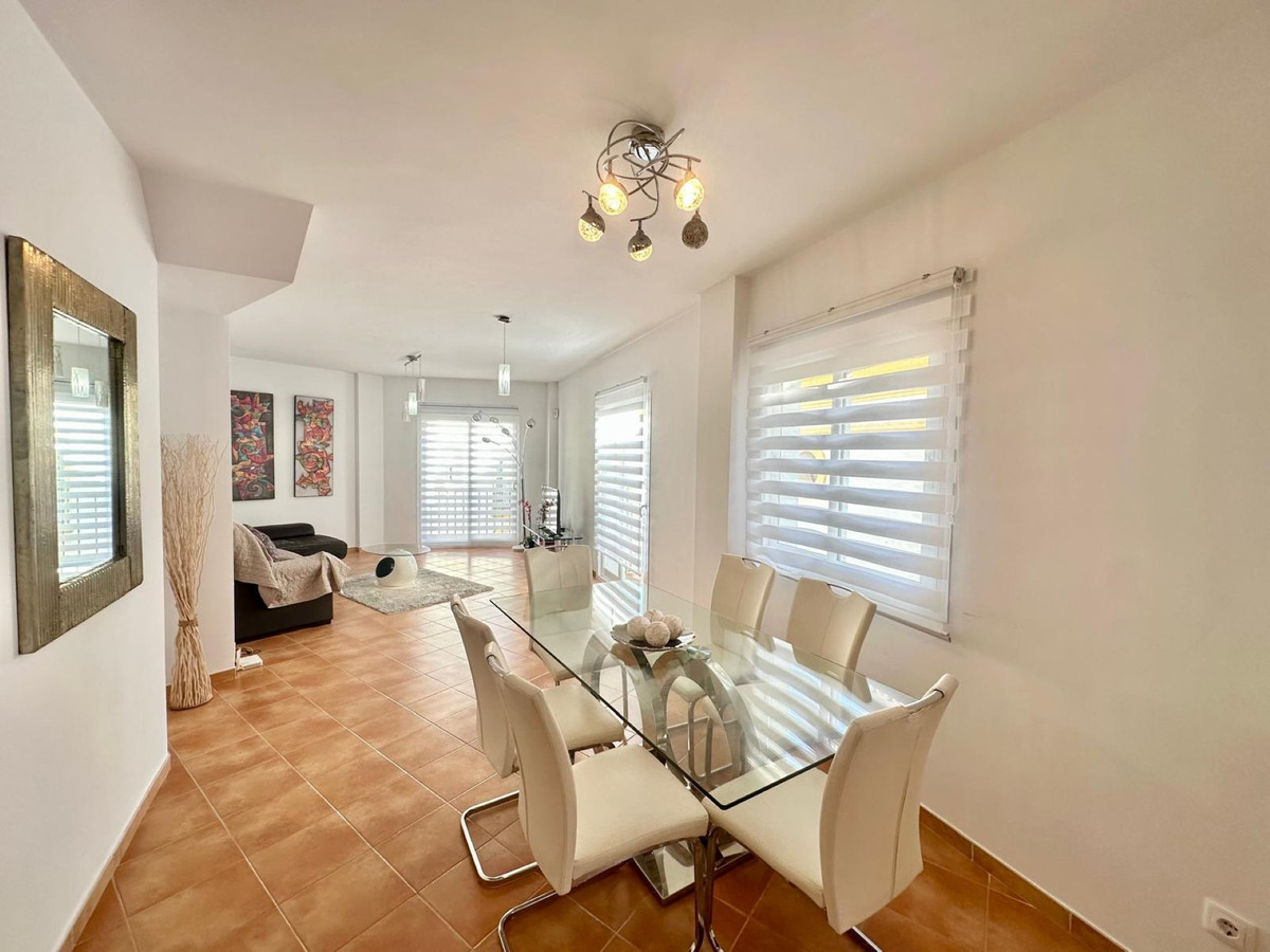 3 bedroom Apartments for sale in Marbella – R5192458
