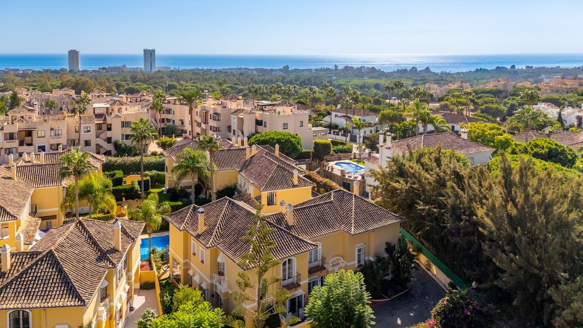 3 bedroom Semi-detached for sale in Elviria – R5186377
