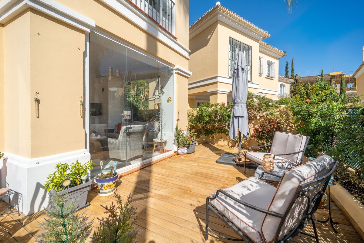 3 bedroom Semi-detached for sale in Elviria – R5186377