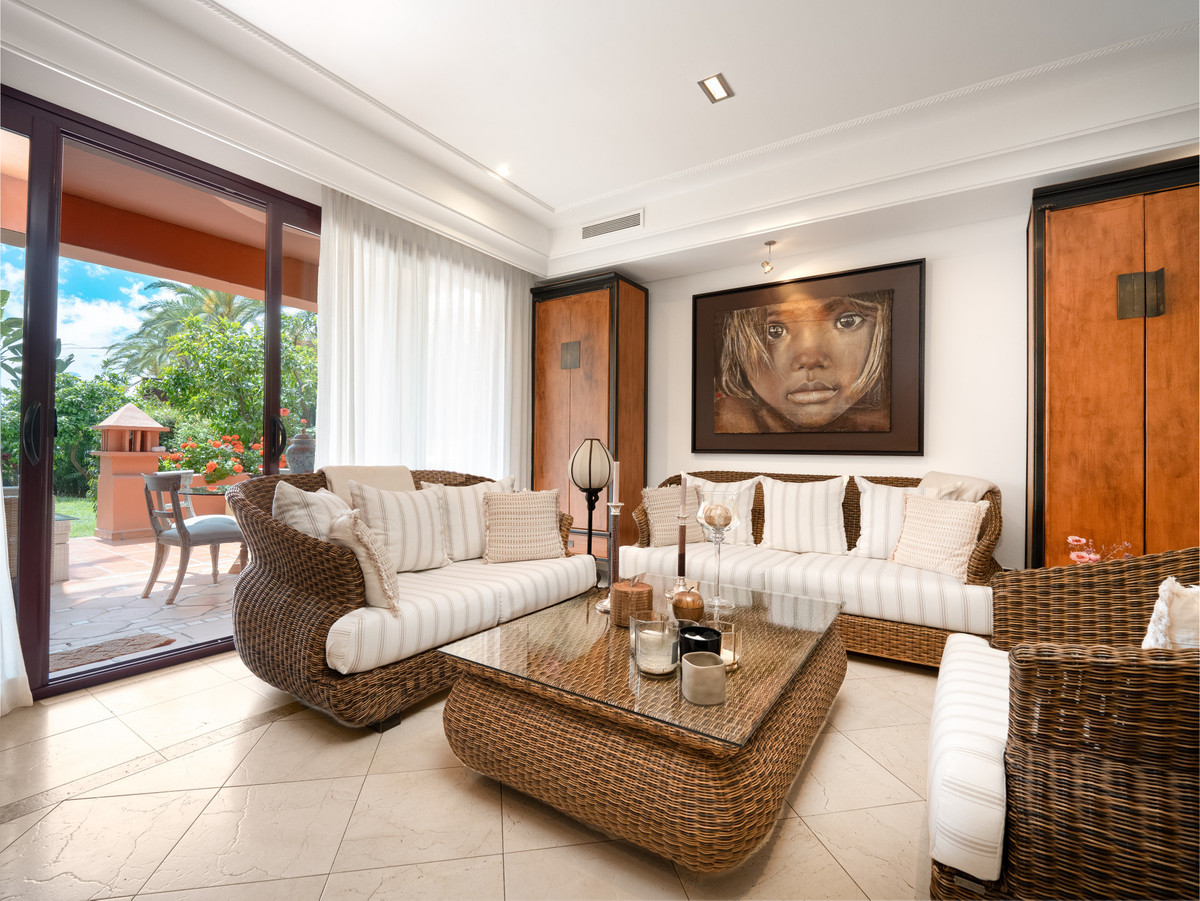 Adosados de 5 dormitorios en venta en Marbella – R5181520