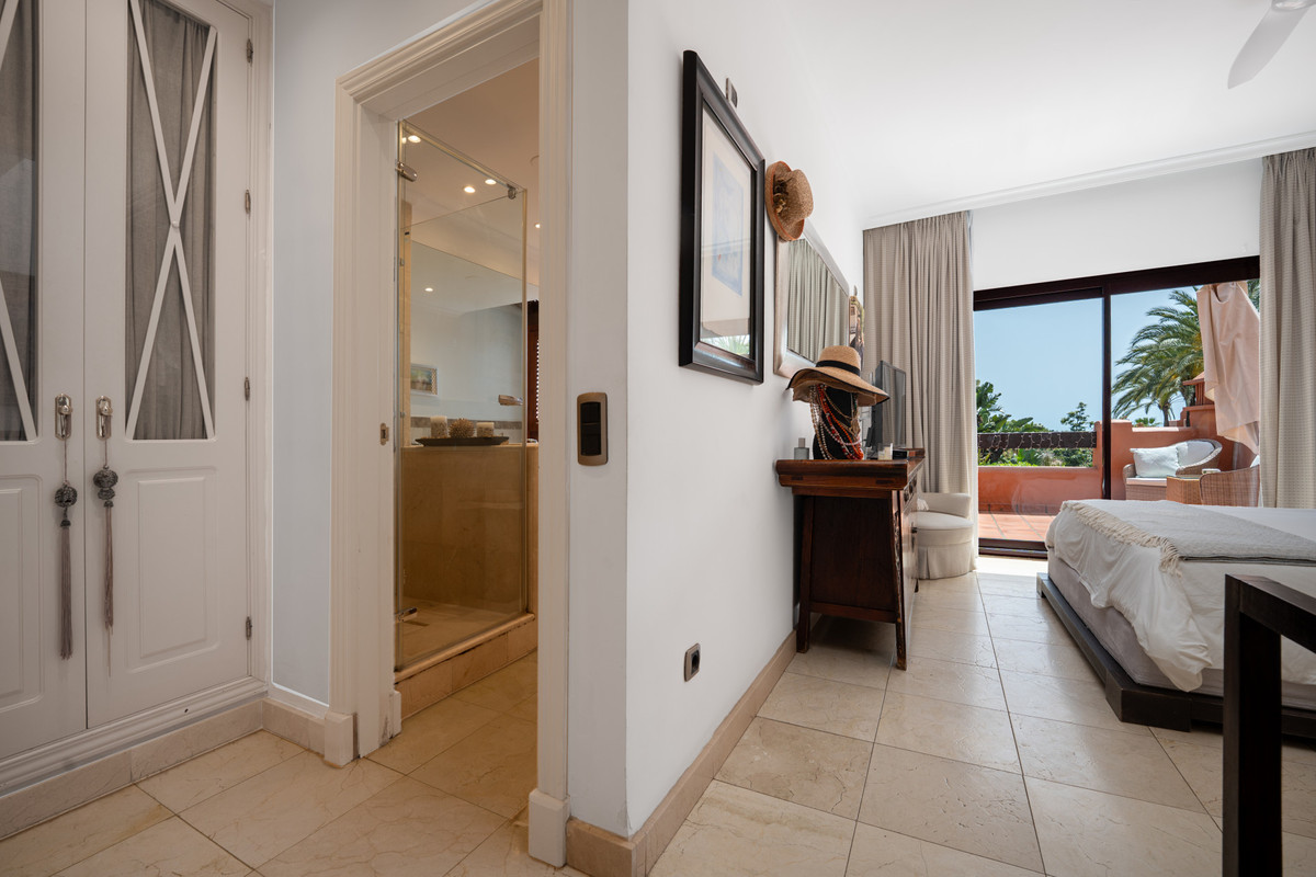 Adosados de 5 dormitorios en venta en Marbella – R5181520