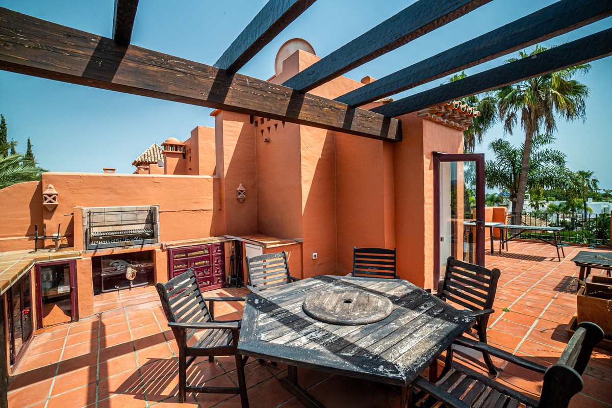 Adosados de 5 dormitorios en venta en Marbella – R5181520