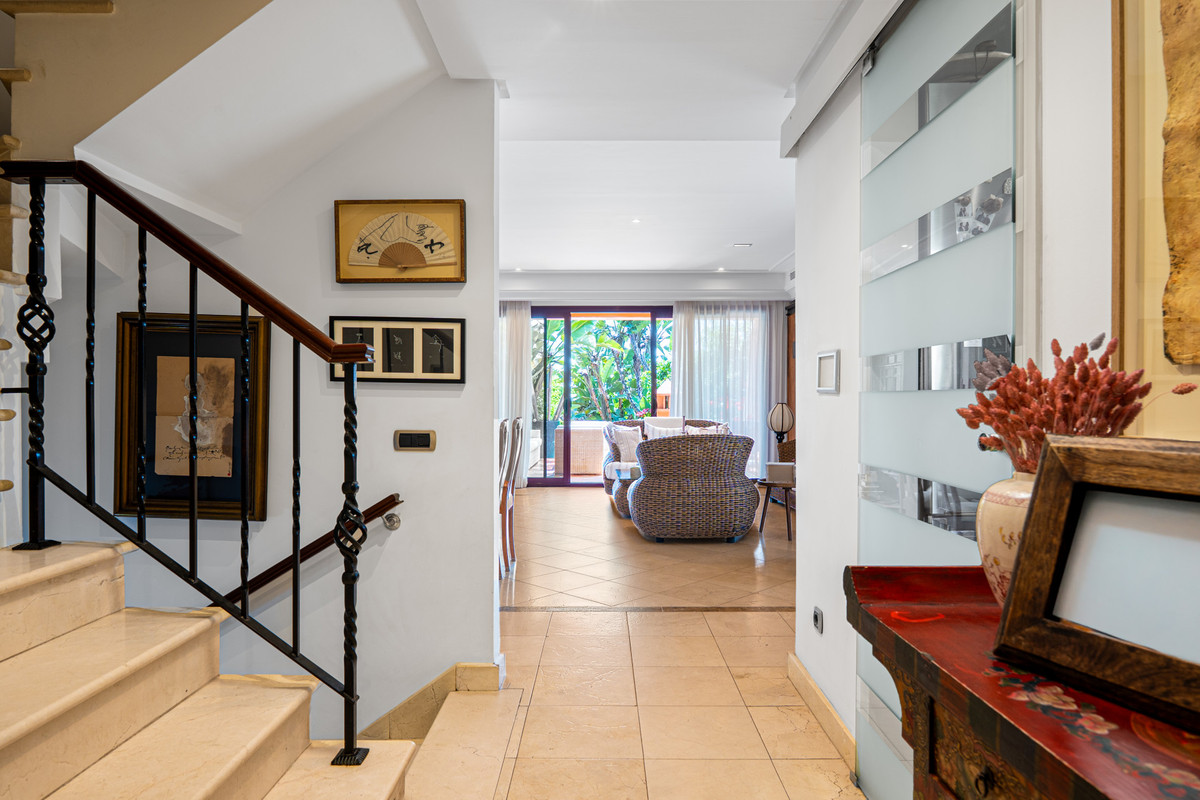 Adosados de 5 dormitorios en venta en Marbella – R5181520