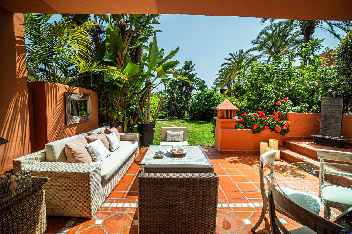 Adosados de 5 dormitorios en venta en Marbella – R5181520