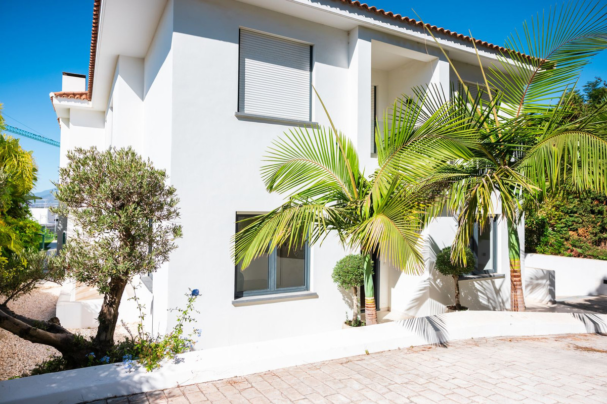 6 bedroom Villas for sale in Artola – R5199706 6 bedroom Villas for sale in Artola – R5199706