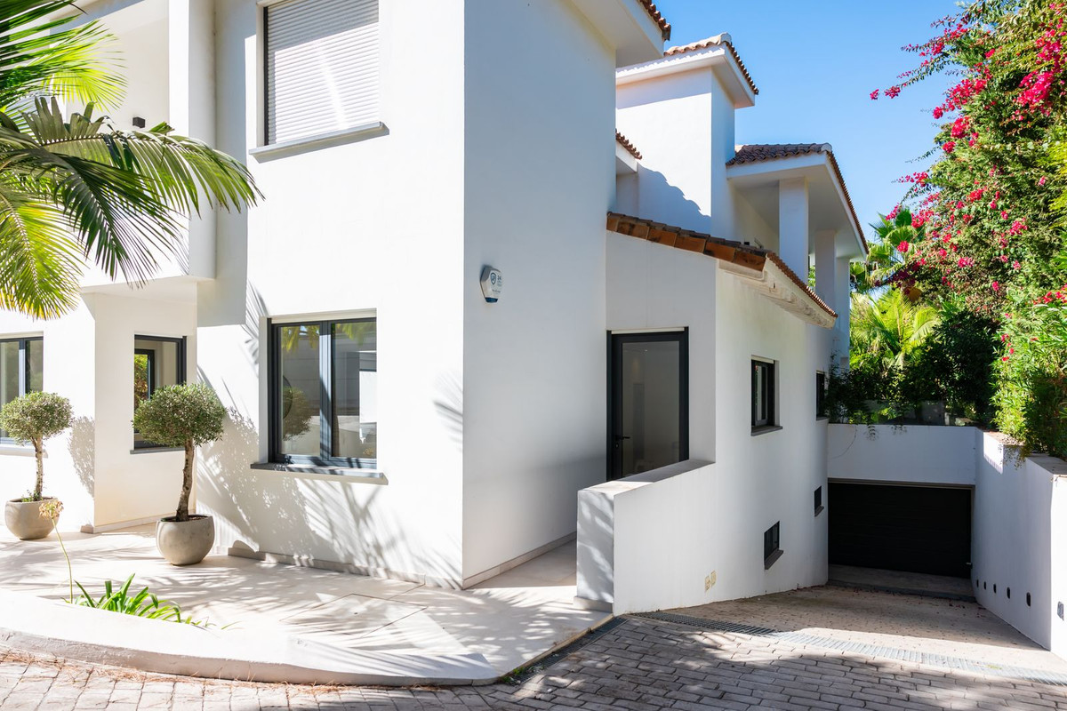 6 bedroom Villas for sale in Artola – R5199706 6 bedroom Villas for sale in Artola – R5199706