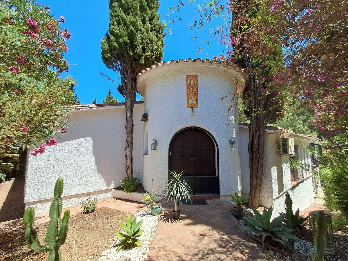 Villas de 3 dormitorios en venta en Calahonda – R5166562