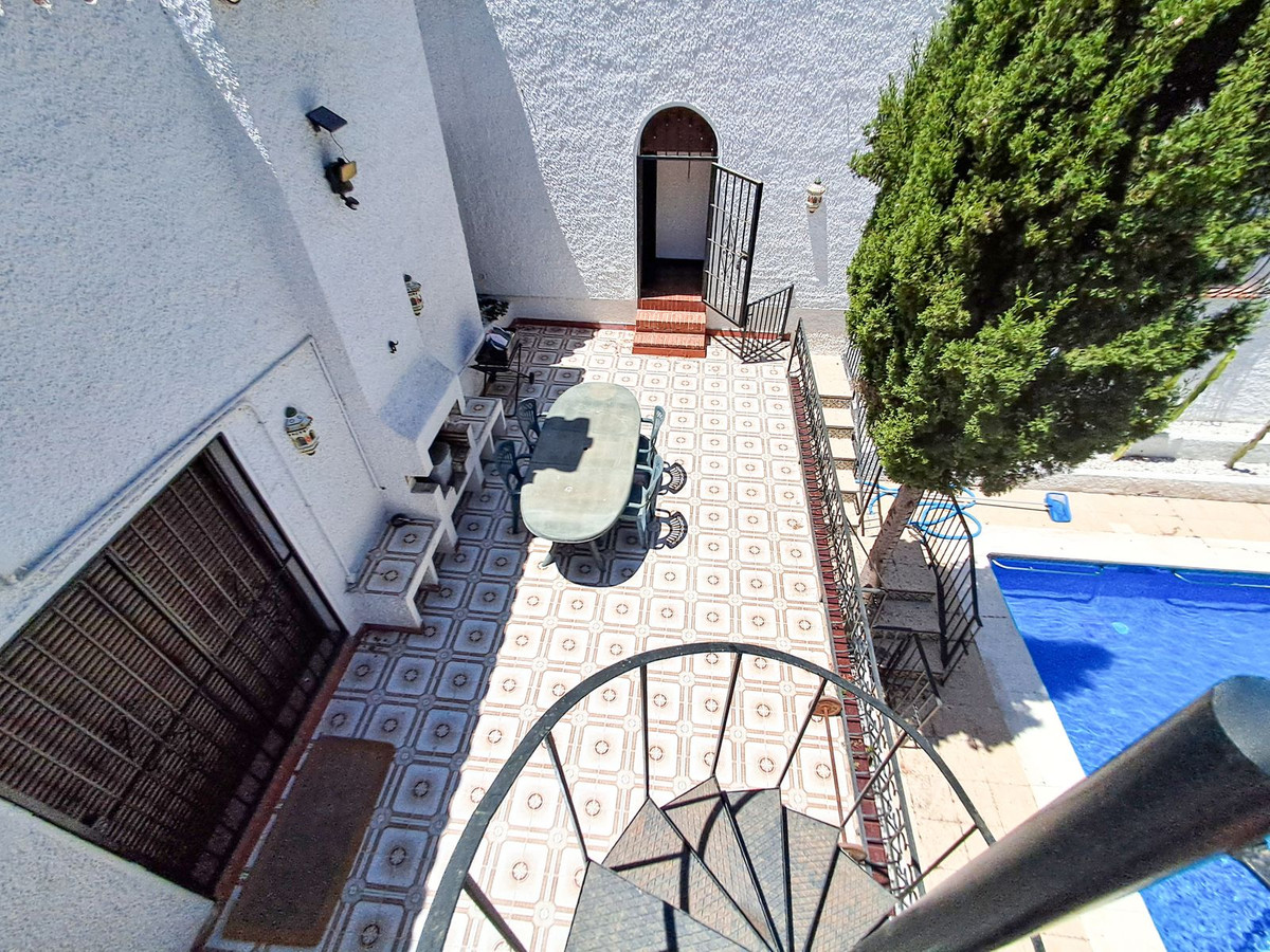 Villas de 3 dormitorios en venta en Calahonda – R5166562