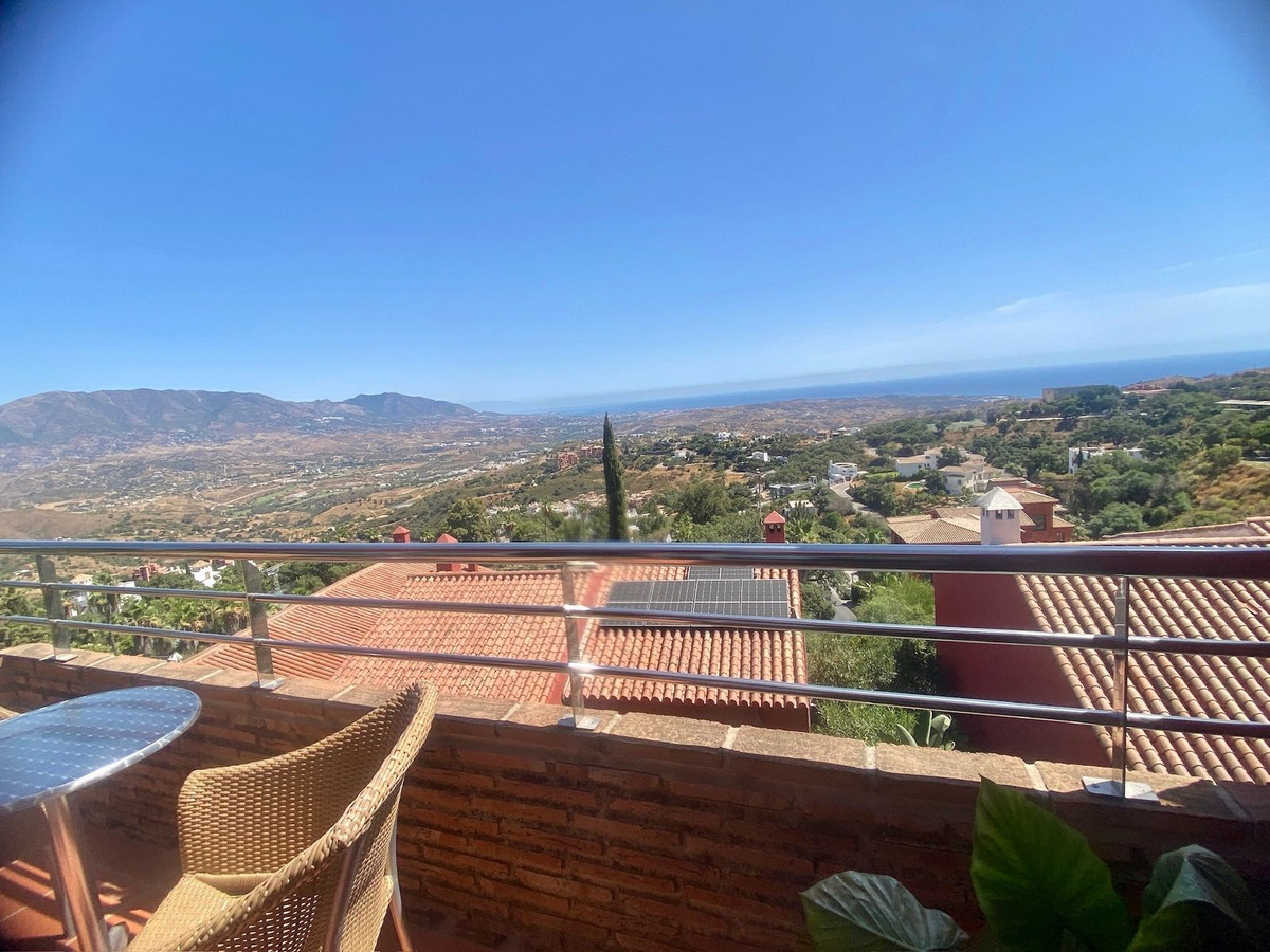 Apartamentos de 2 dormitorios en venta en La Mairena – R5169244