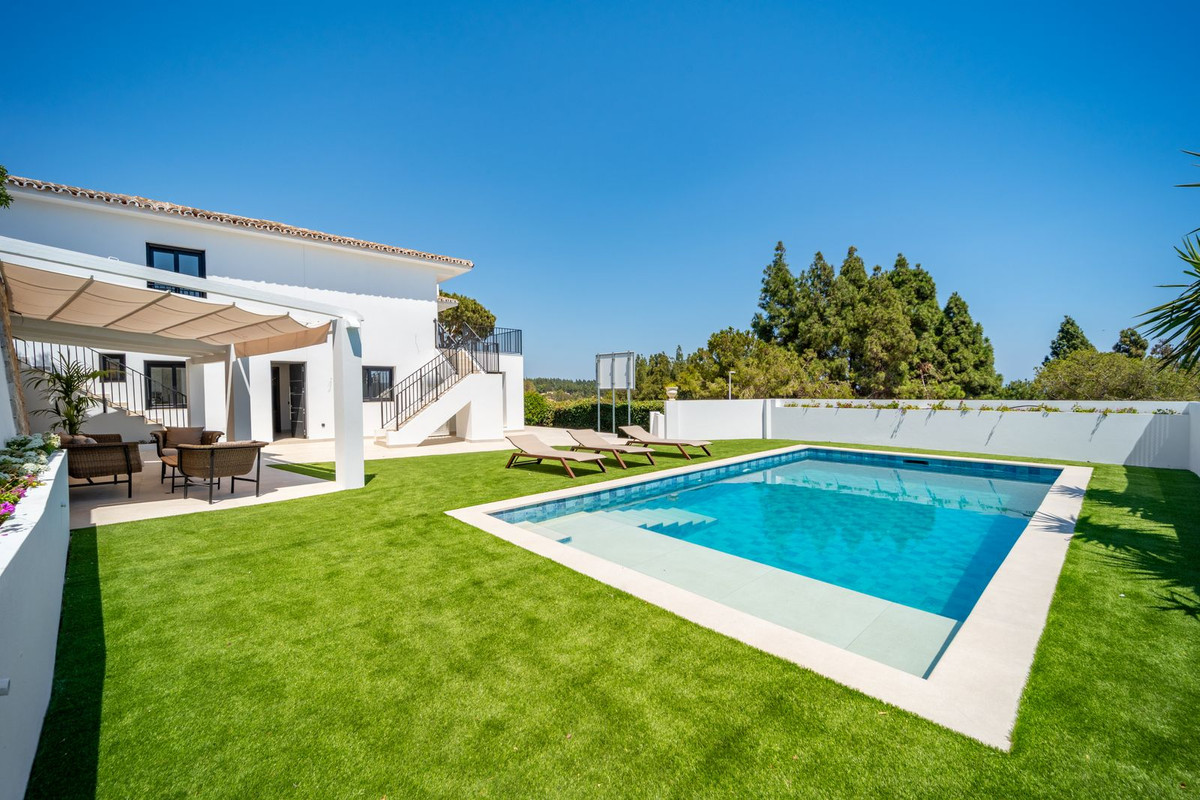 5 bedroom Villas for sale in La Cala de Mijas – R5123923