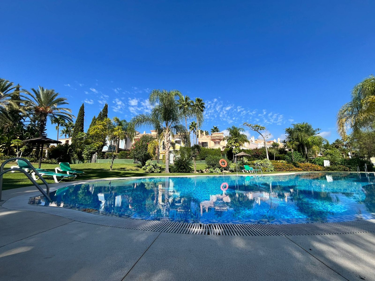 Villas de 5 dormitorios en venta en Guadalmina Alta – R5186386