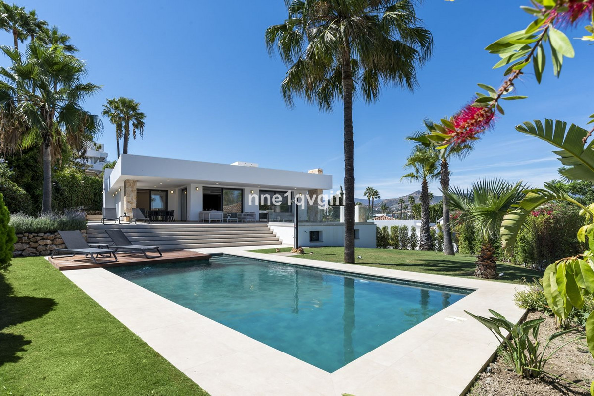 4 bedroom Villas for sale in Guadalmina Alta – R5032297