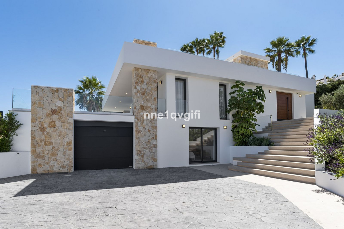 4 bedroom Villas for sale in Guadalmina Alta – R5032297