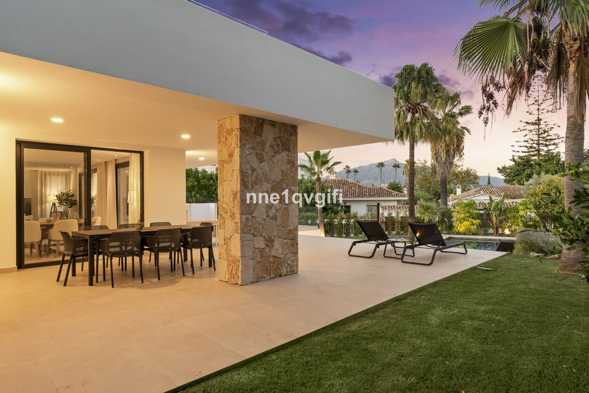 4 bedroom Villas for sale in Guadalmina Alta – R5032297