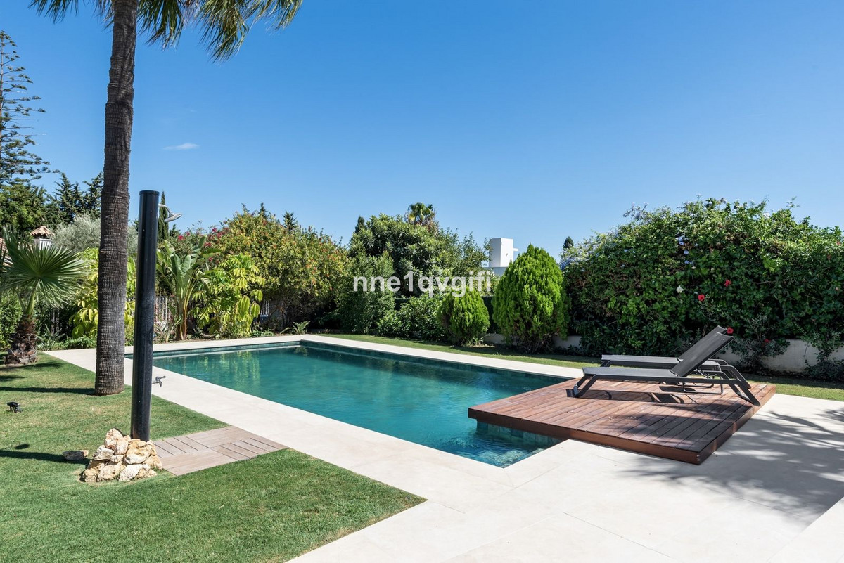 4 bedroom Villas for sale in Guadalmina Alta – R5032297