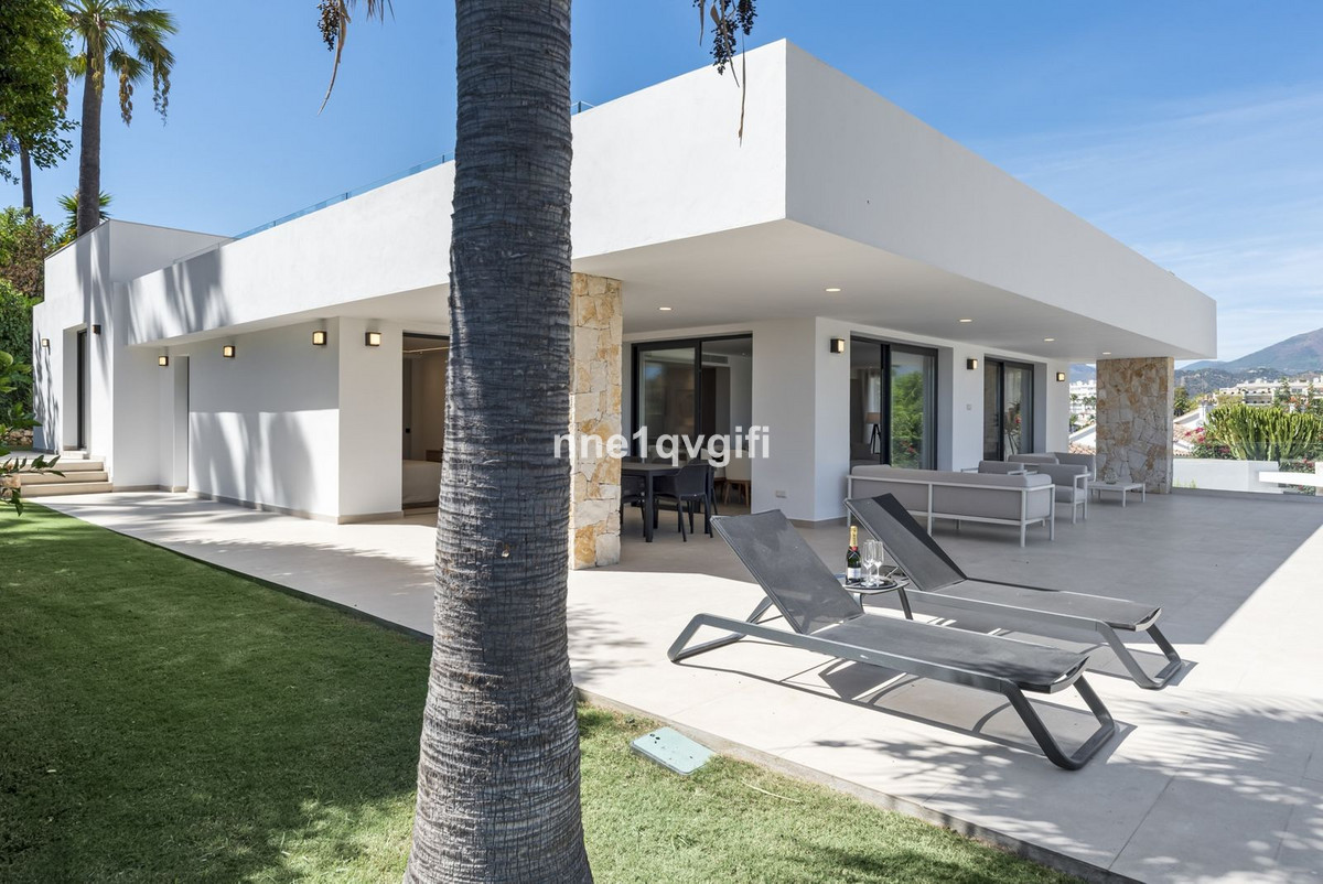 4 bedroom Villas for sale in Guadalmina Alta – R5032297