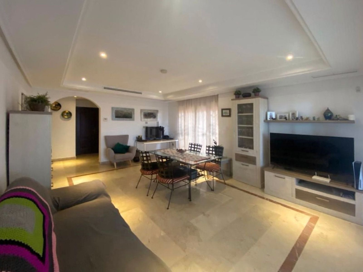 Apartamentos de 2 dormitorios en venta en Elviria – R4831600