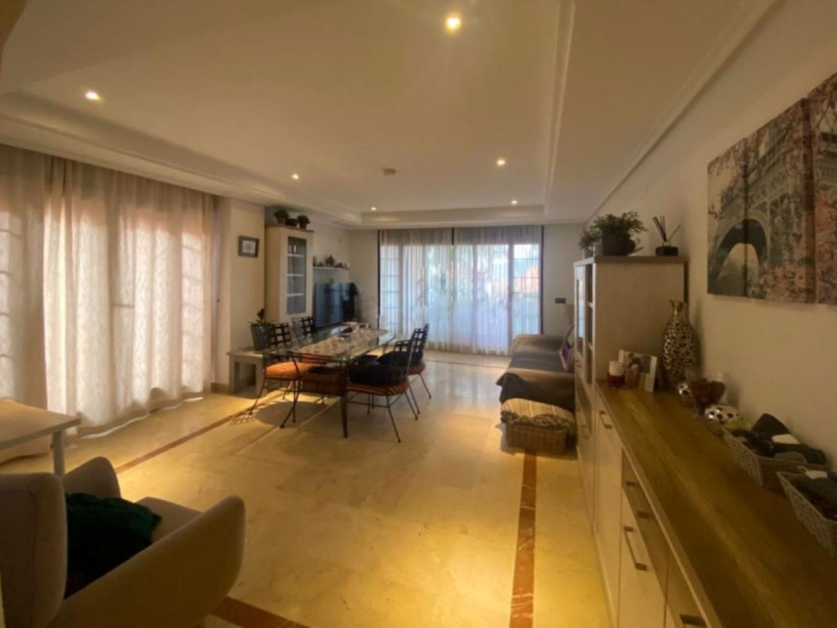 Apartamentos de 2 dormitorios en venta en Elviria – R4831600