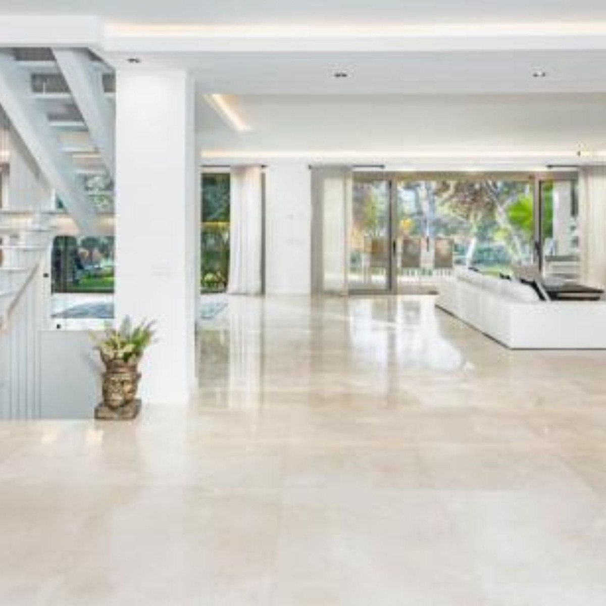 Villas de 5 dormitorios en venta en Marbella – R5186215