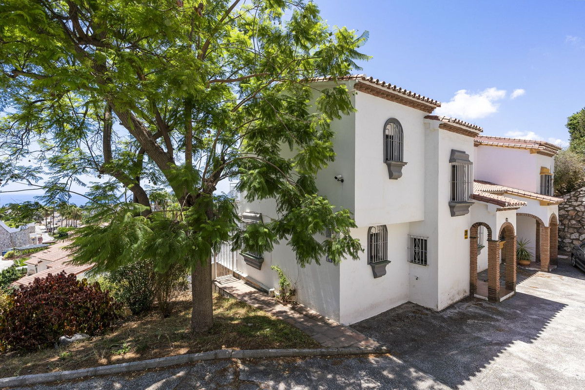 5 bedroom Townhouses for sale in Calahonda – R5163811