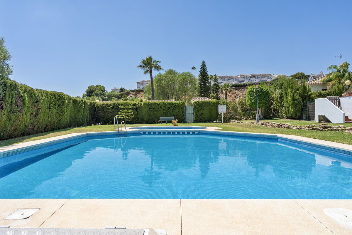 5 bedroom Townhouses for sale in Calahonda – R5163811