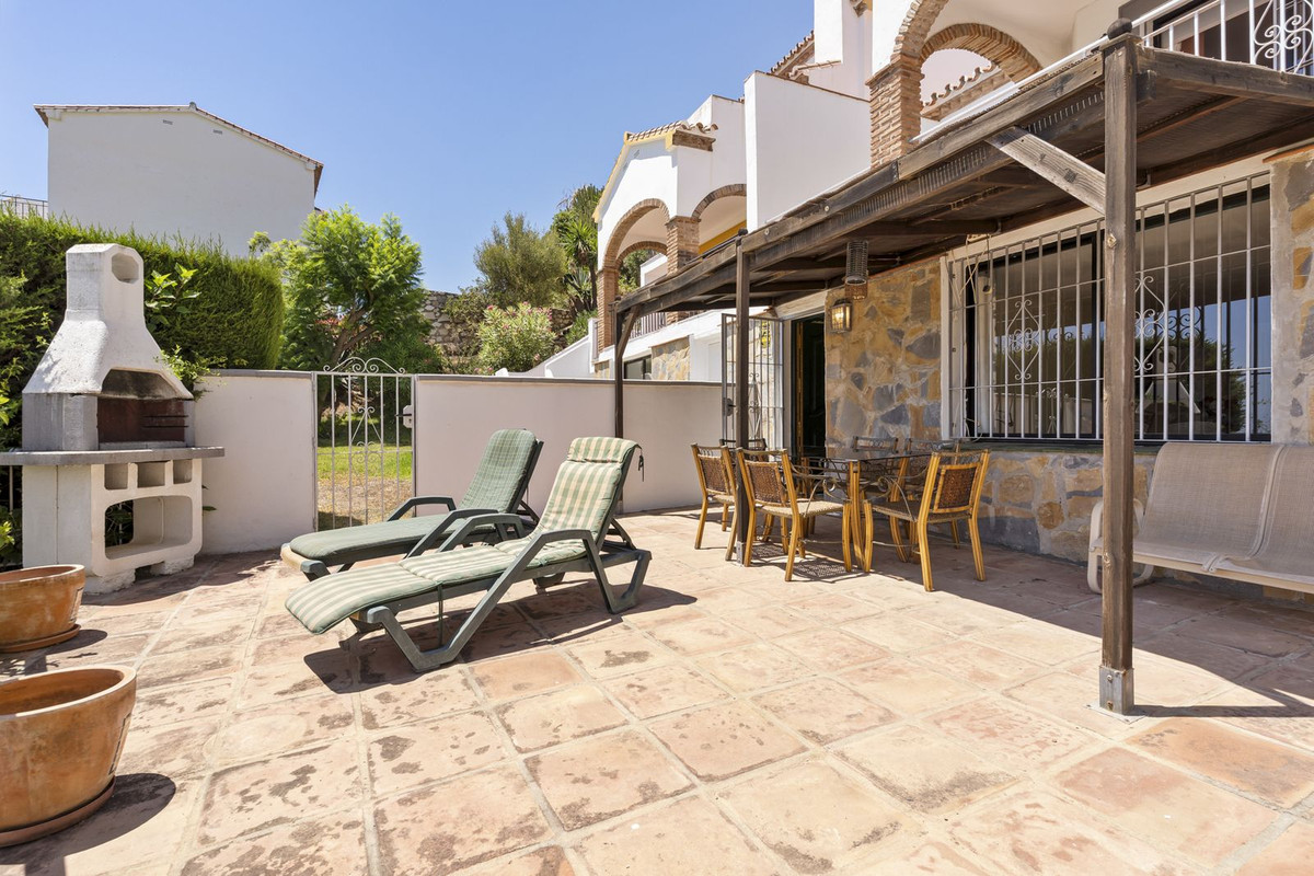 5 bedroom Townhouses for sale in Calahonda – R5163811
