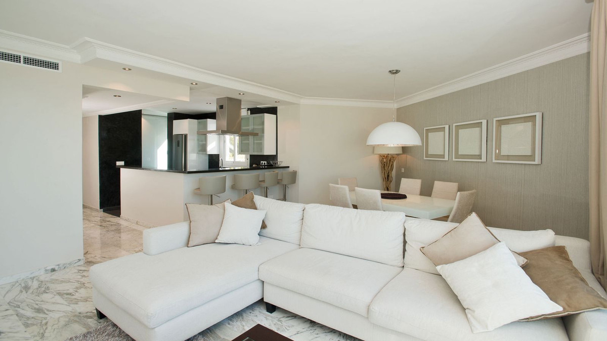 3 bedroom Apartments for sale in Marbella – R5184199