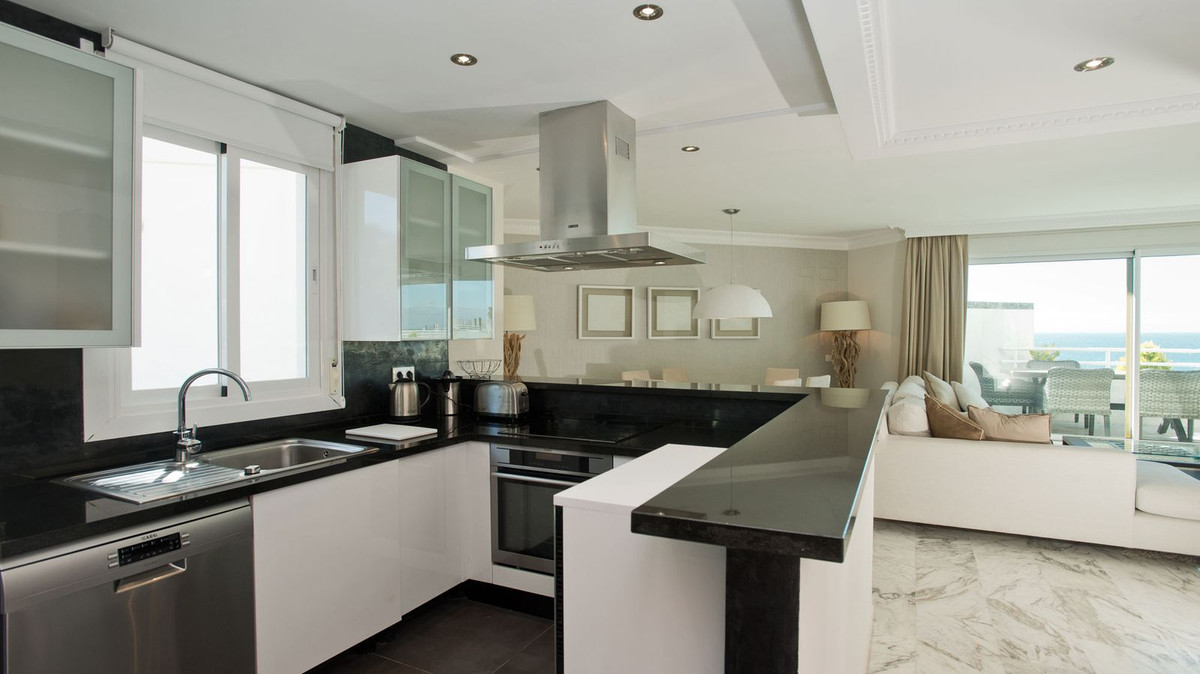 3 bedroom Apartments for sale in Marbella – R5184199