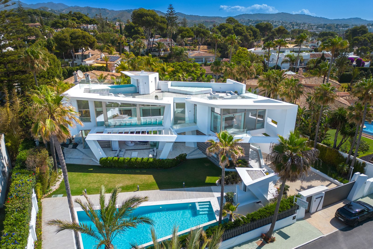 6 bedroom Villas for sale in Los Monteros – R5168896