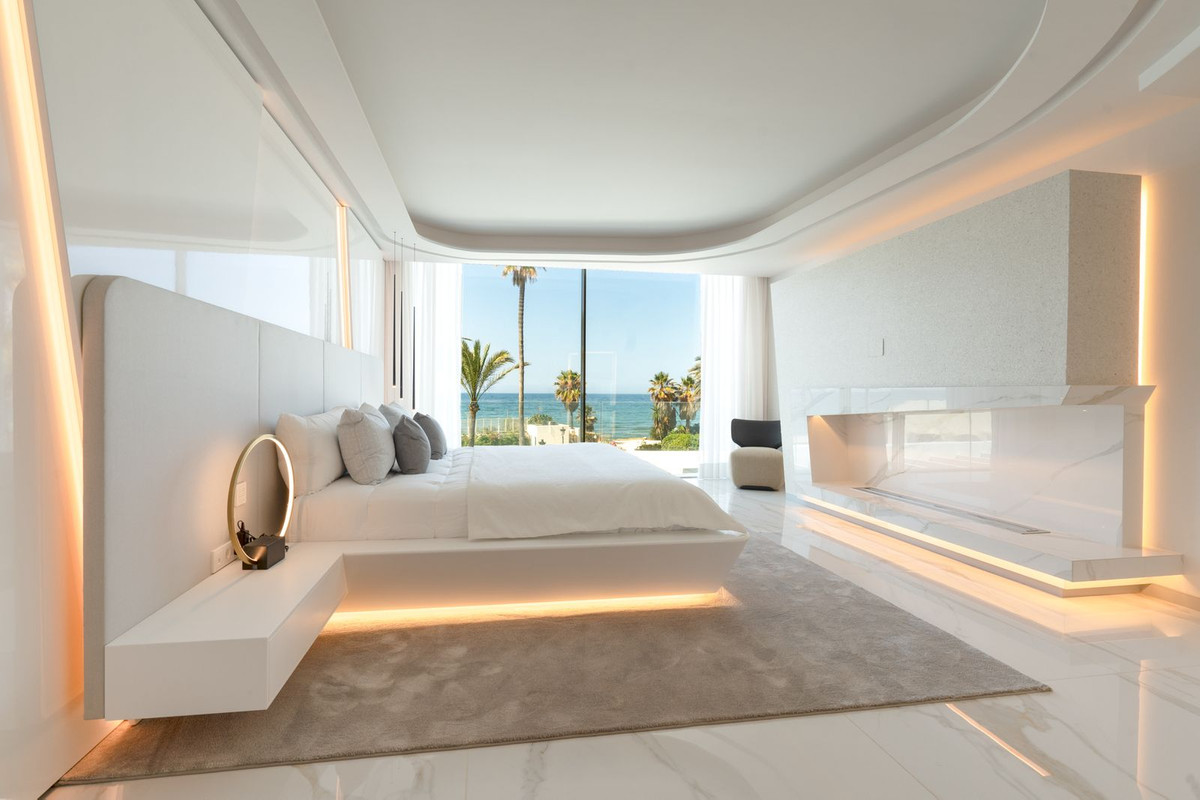 6 bedroom Villas for sale in Los Monteros – R5168896