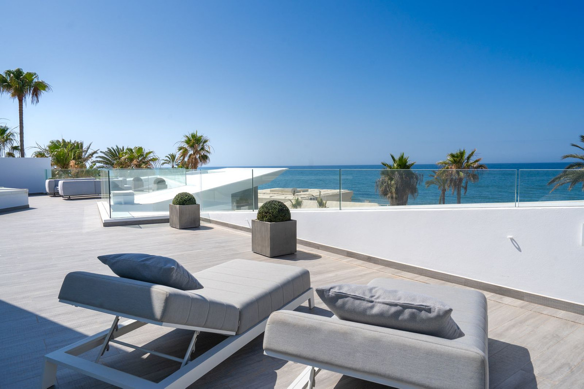 6 bedroom Villas for sale in Los Monteros – R5168896