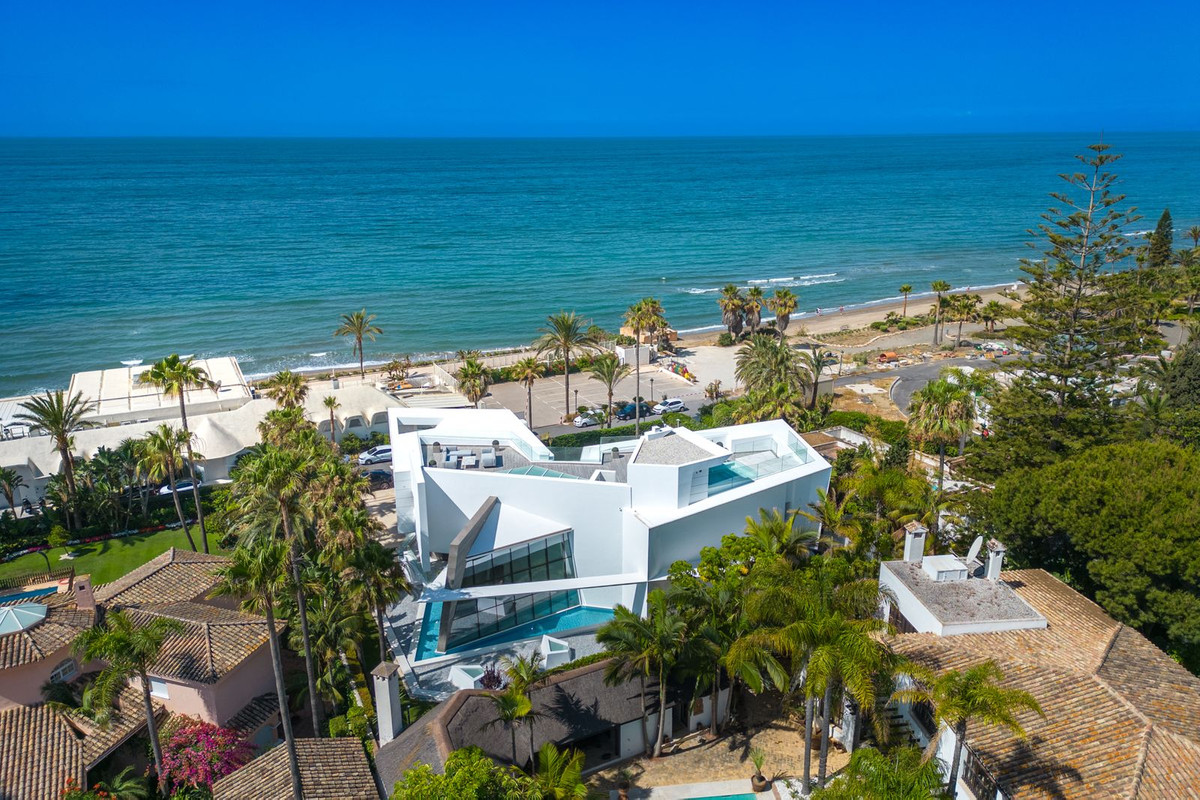 6 bedroom Villas for sale in Los Monteros – R5168896