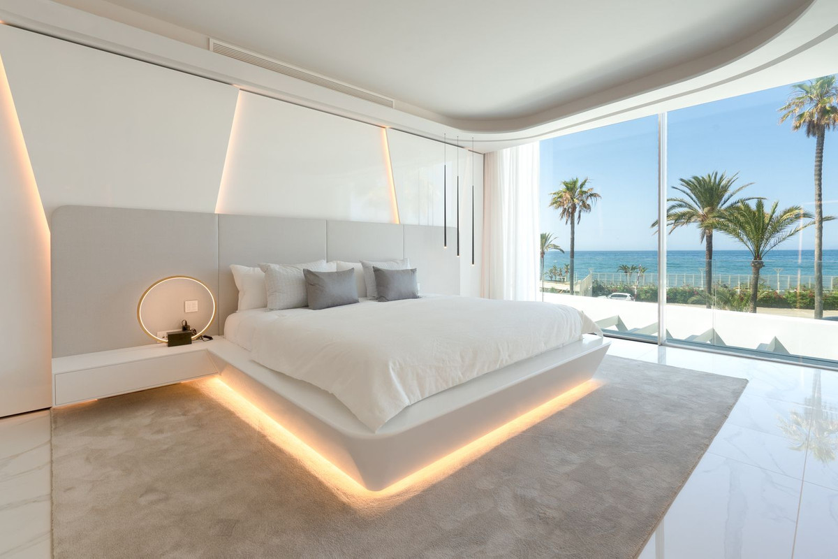 6 bedroom Villas for sale in Los Monteros – R5168896