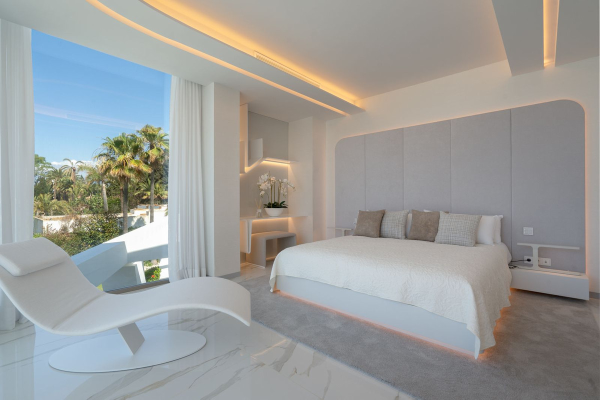 6 bedroom Villas for sale in Los Monteros – R5168896