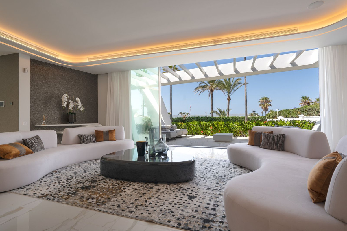 6 bedroom Villas for sale in Los Monteros – R5168896