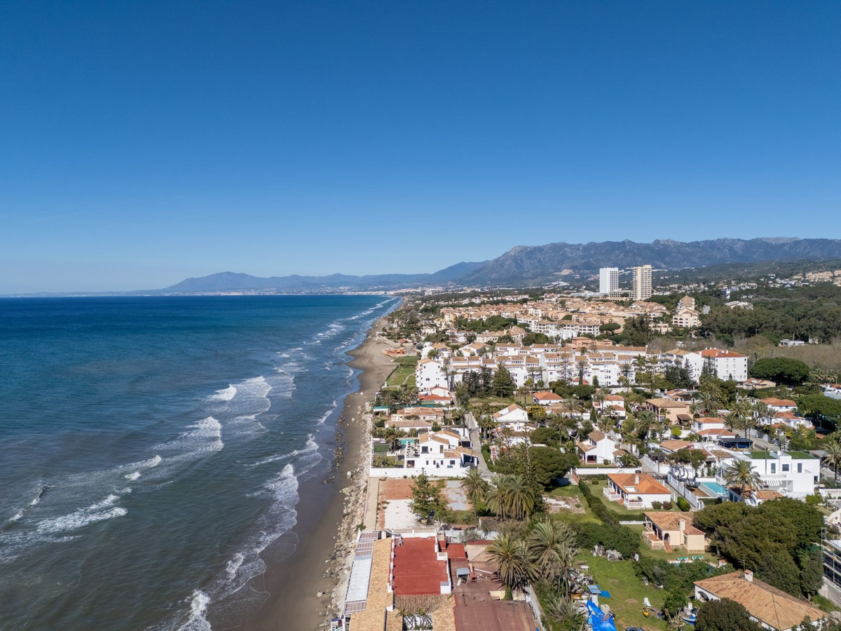 Villas de 5 dormitorios en venta en Marbesa – R5009773