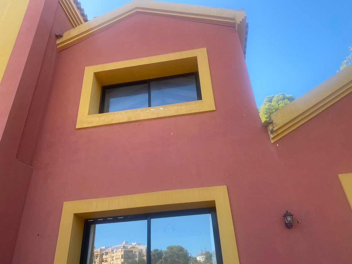6 bedroom Villas for sale in Elviria – R5183110 6 bedroom Villas for sale in Elviria – R5183110