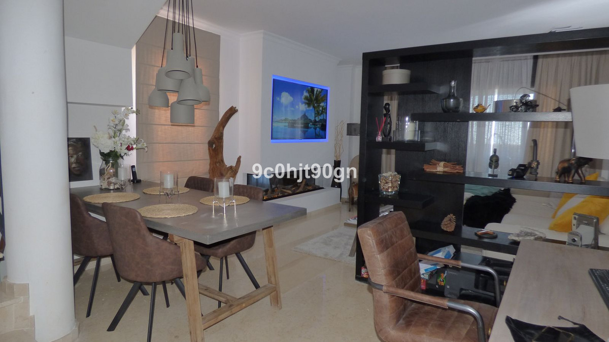 2 bedroom Apartments for sale in Elviria – R5126038