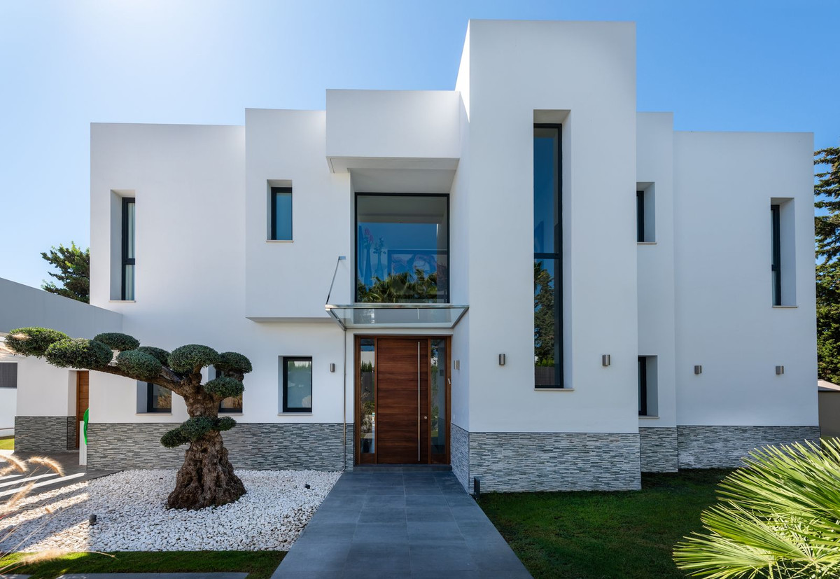 4 bedroom Villas for sale in Nueva Milla de Oro – R4828363