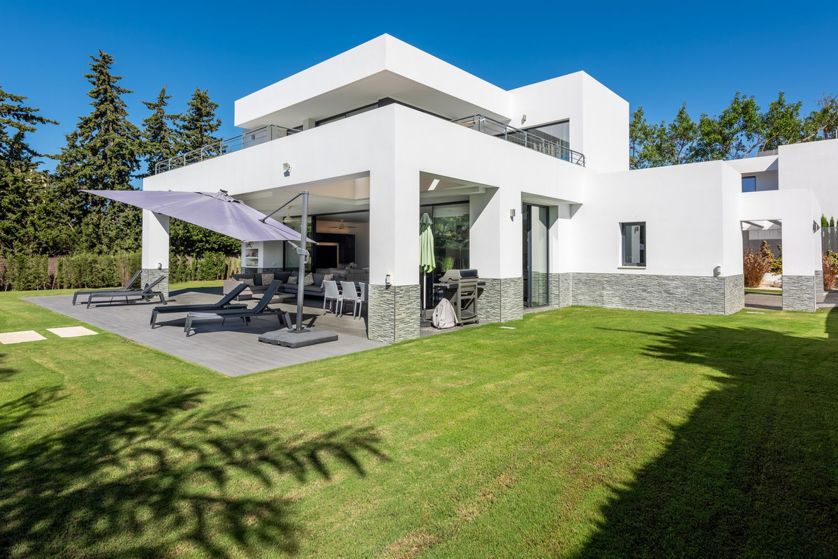 4 bedroom Villas for sale in Nueva Milla de Oro – R4828363