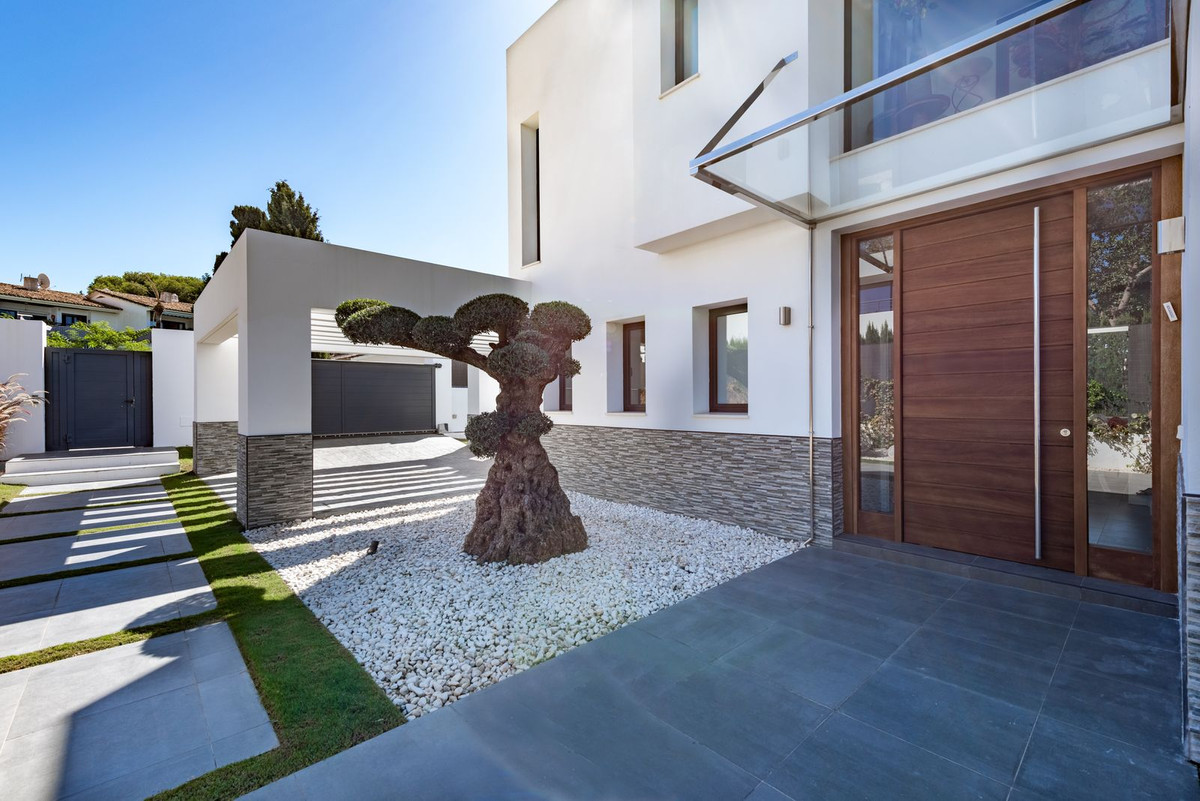 4 bedroom Villas for sale in Nueva Milla de Oro – R4828363
