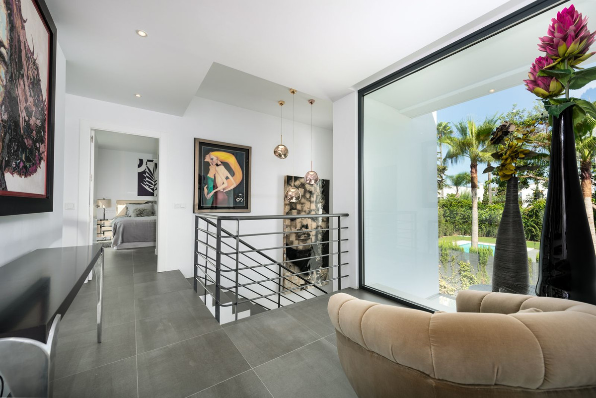 4 bedroom Villas for sale in Nueva Milla de Oro – R4828363
