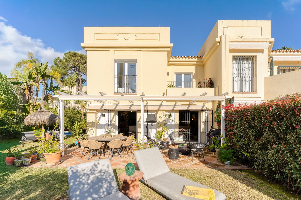Pareados de 3 dormitorios en venta en La Quinta – R5002600