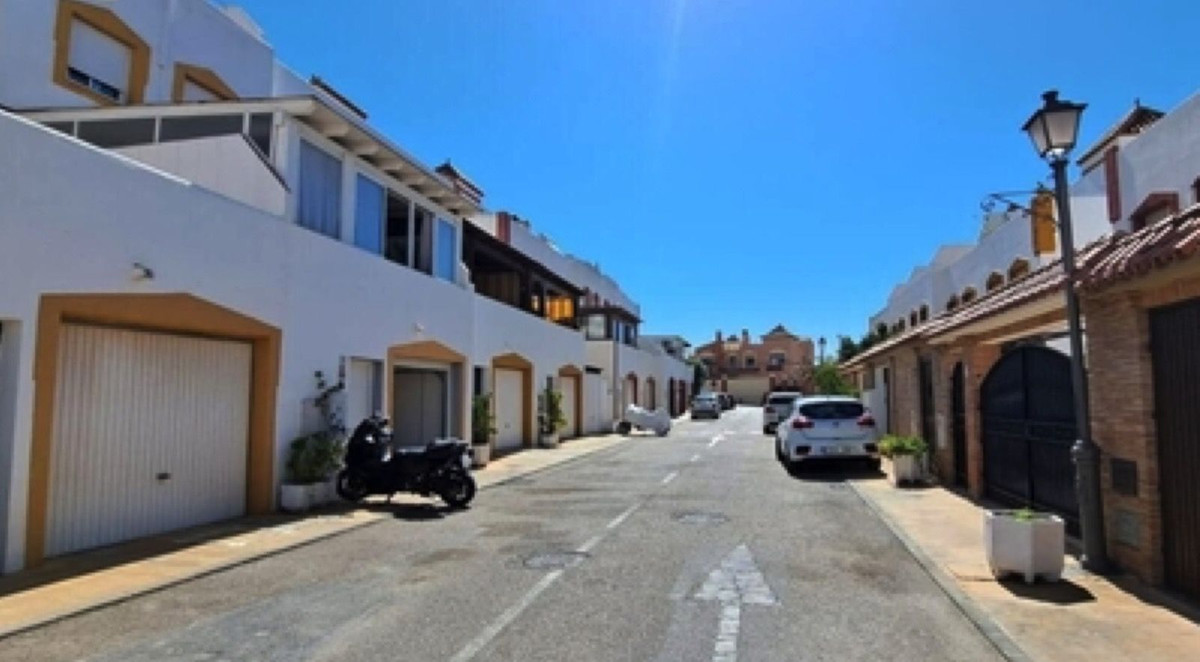 3 bedroom Villas for sale in Marbella – R5156104